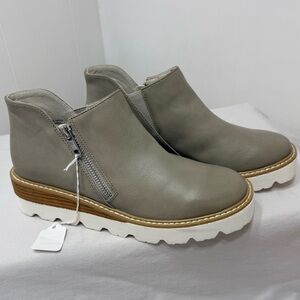 Yellow Box | Gray Leather Ankle Boots